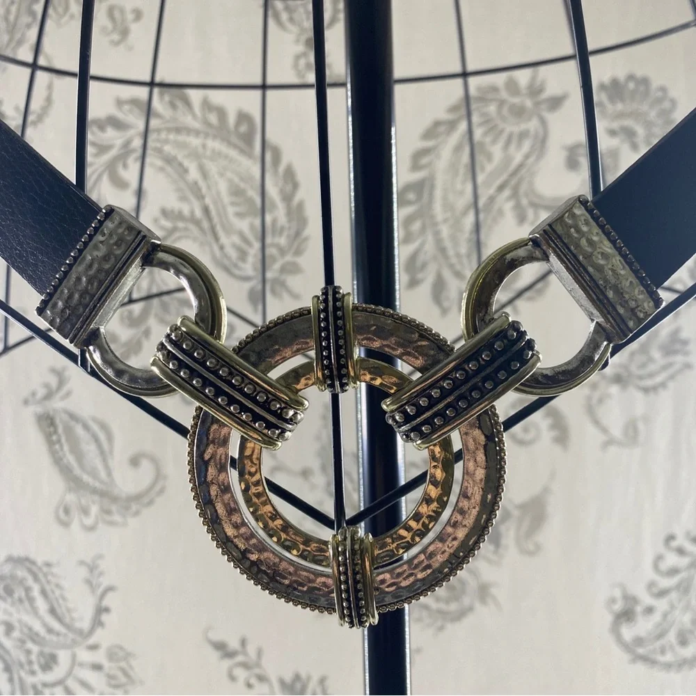 Chico's Black Leather Hammered Metal Silver Circle Hook Cowgirl Buckle Belt‎ M-L